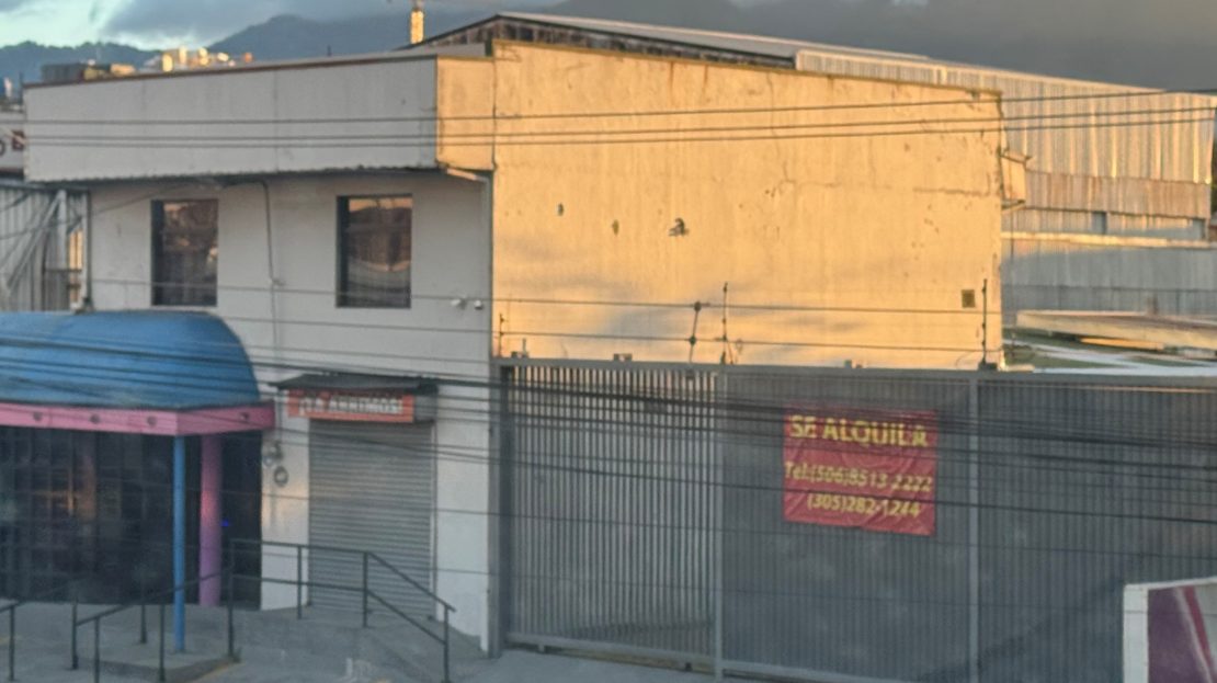 Additional exterior view of the commercial property in La Uruca, Costa Rica